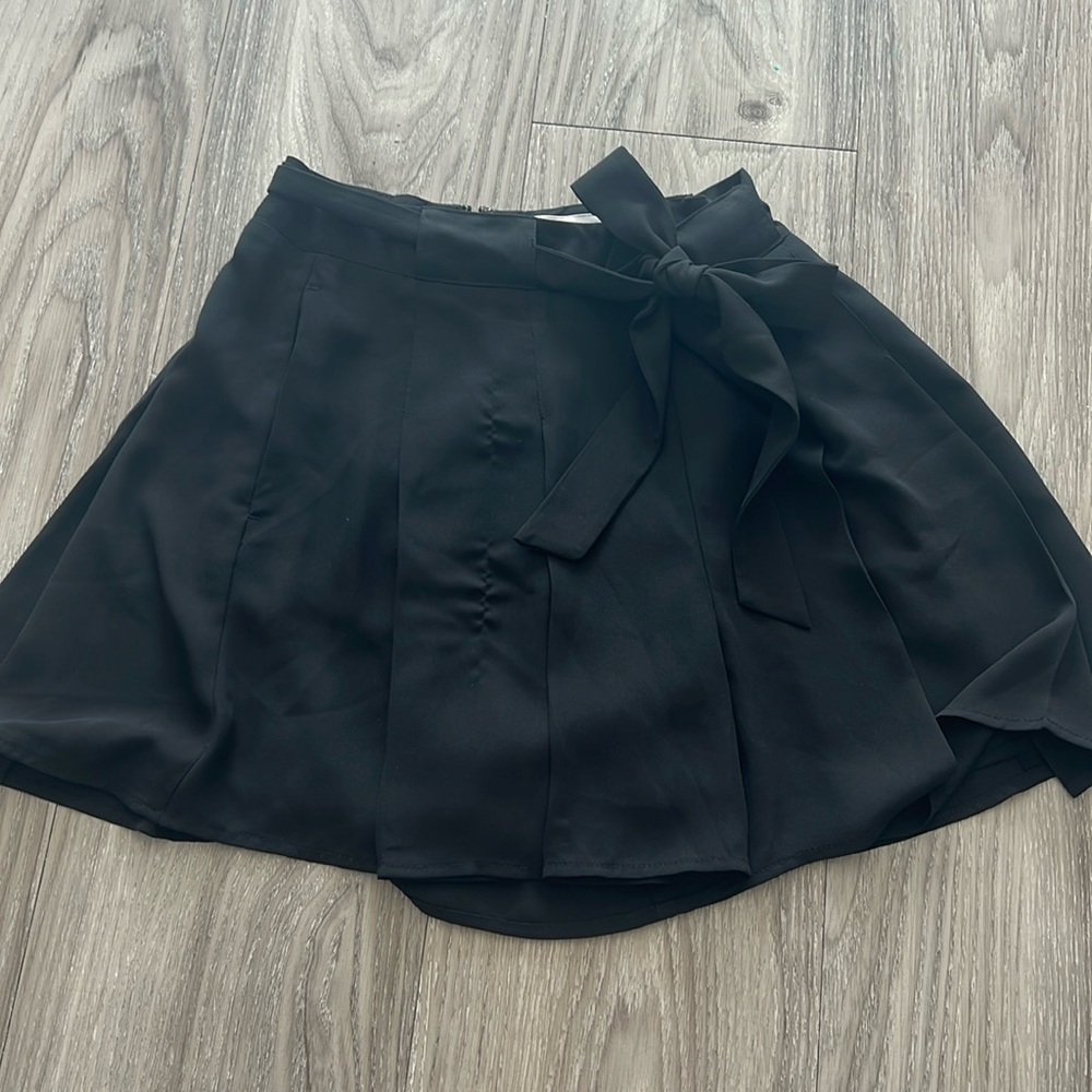 Aritzia Sunday Best Pleated Skort